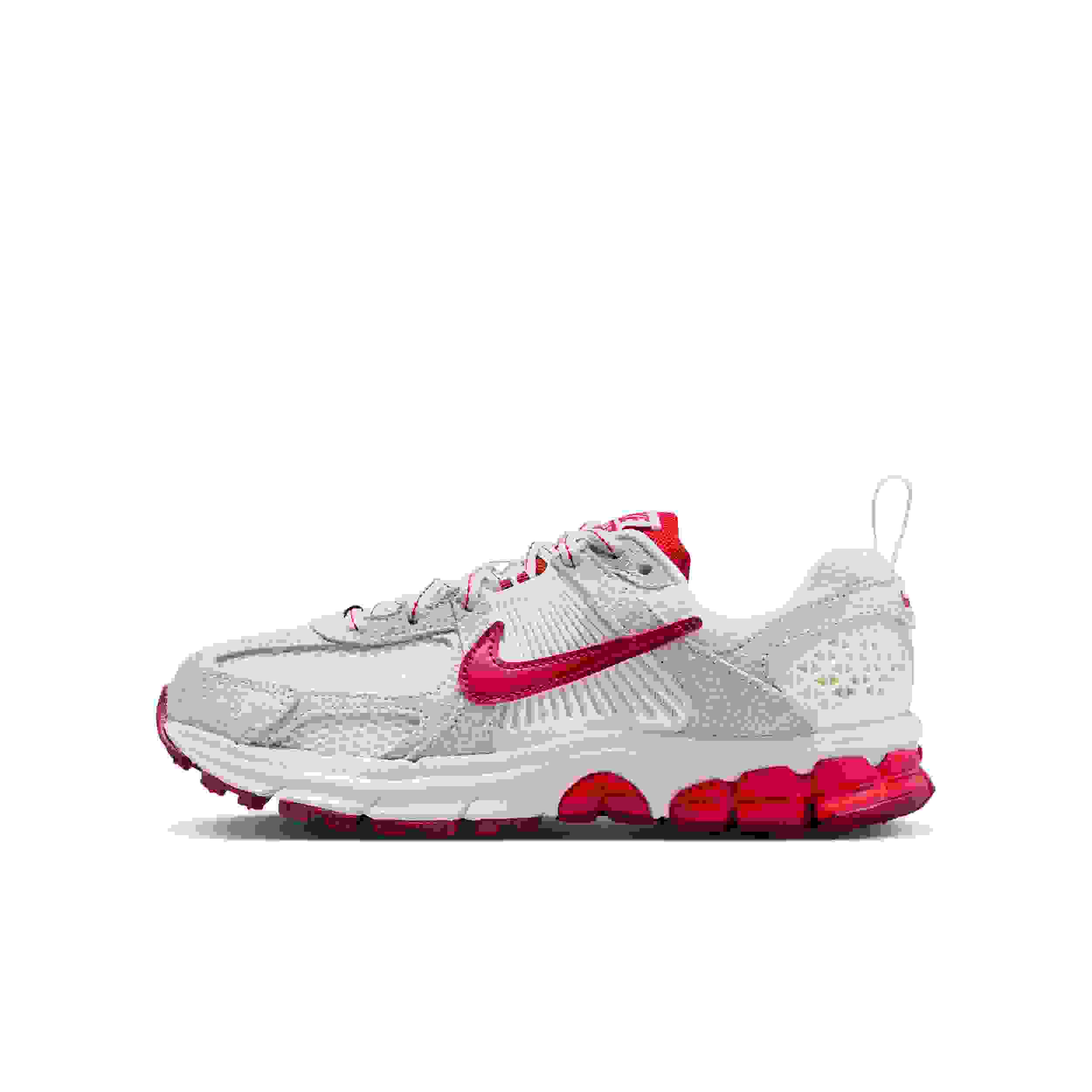 Nike Vomero 5 SE Grade School Boys' "Sail/Team Crimson/University Red" Shoe